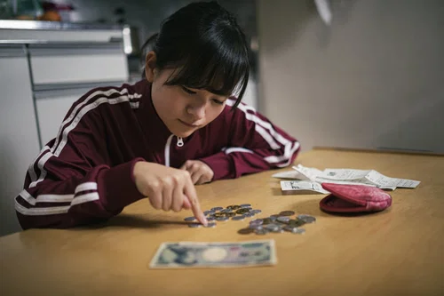 生活費を管理する学生の家計簿